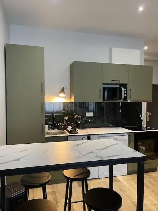 The Place To Be Lyon 7 Apartment